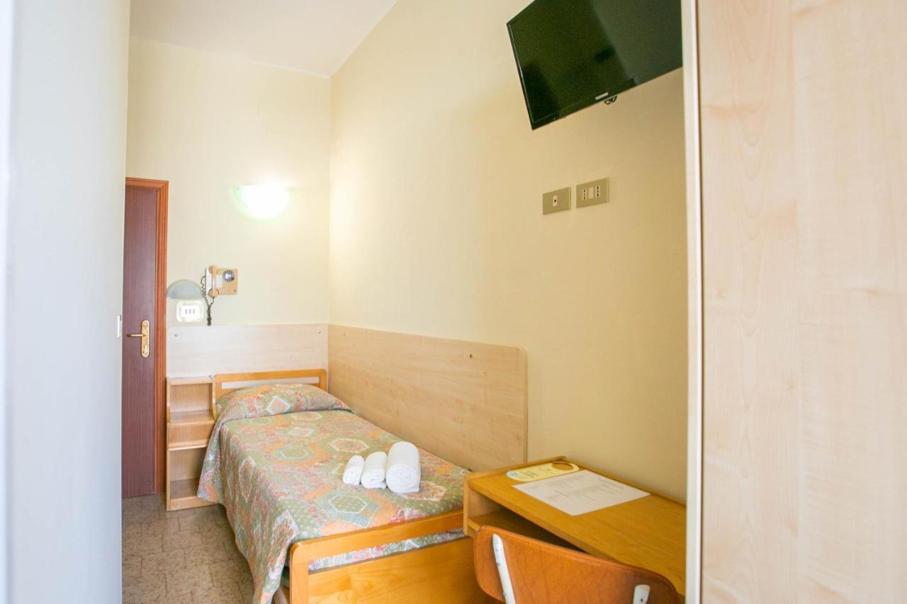 Hotel Ischia Rimini Buitenkant foto