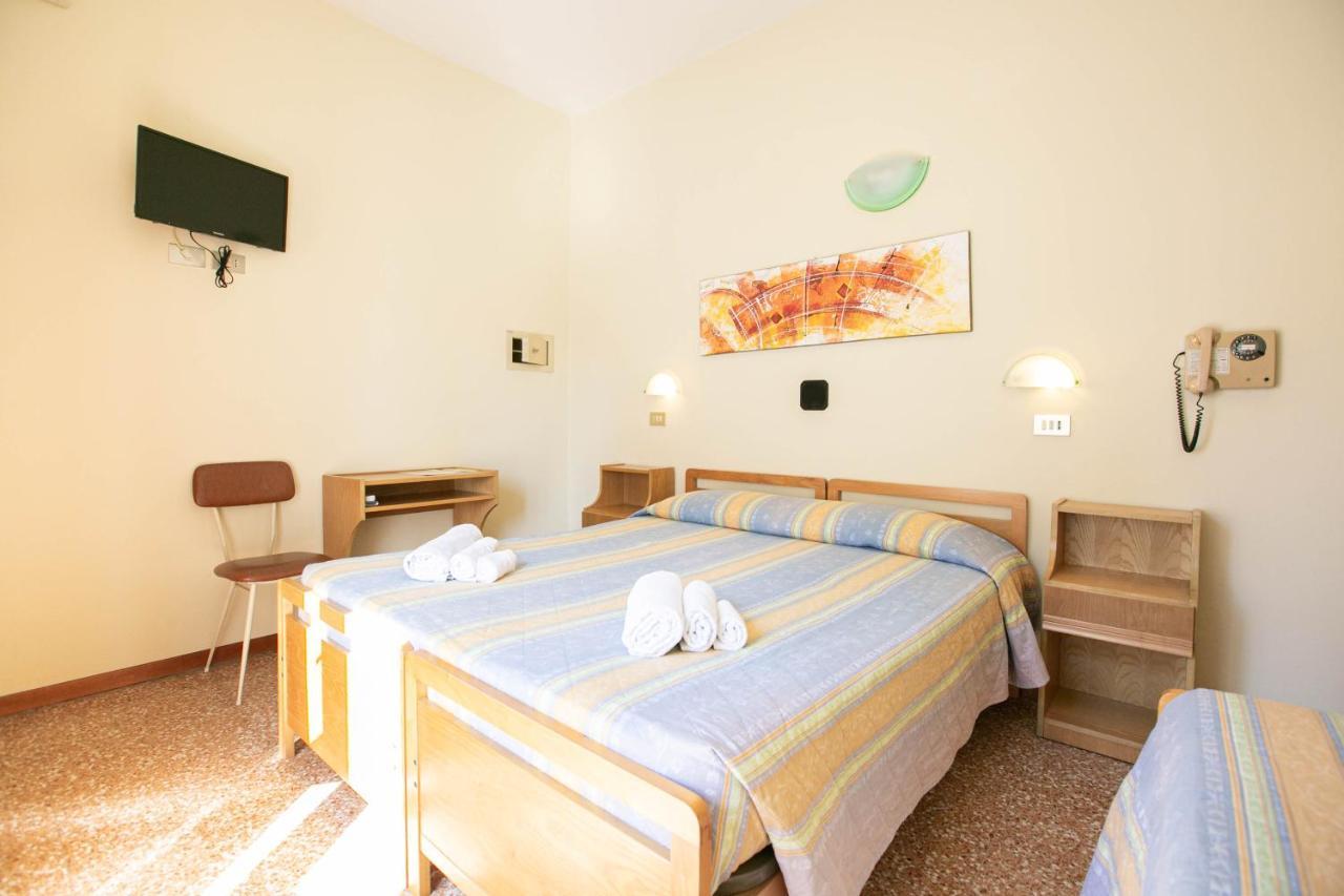 Hotel Ischia Rimini Buitenkant foto