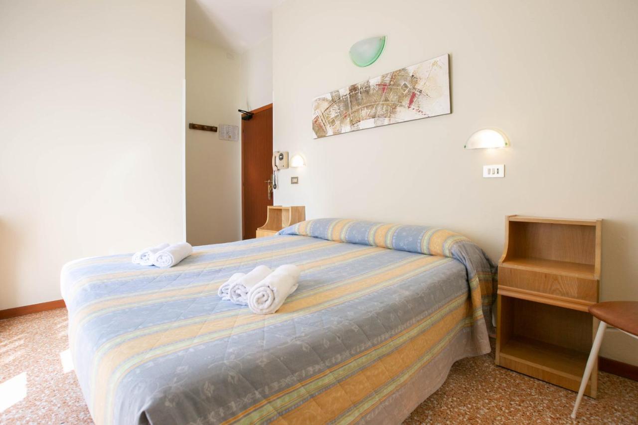Hotel Ischia Rimini Buitenkant foto