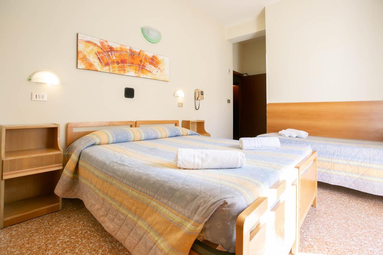 Hotel Ischia Rimini Buitenkant foto