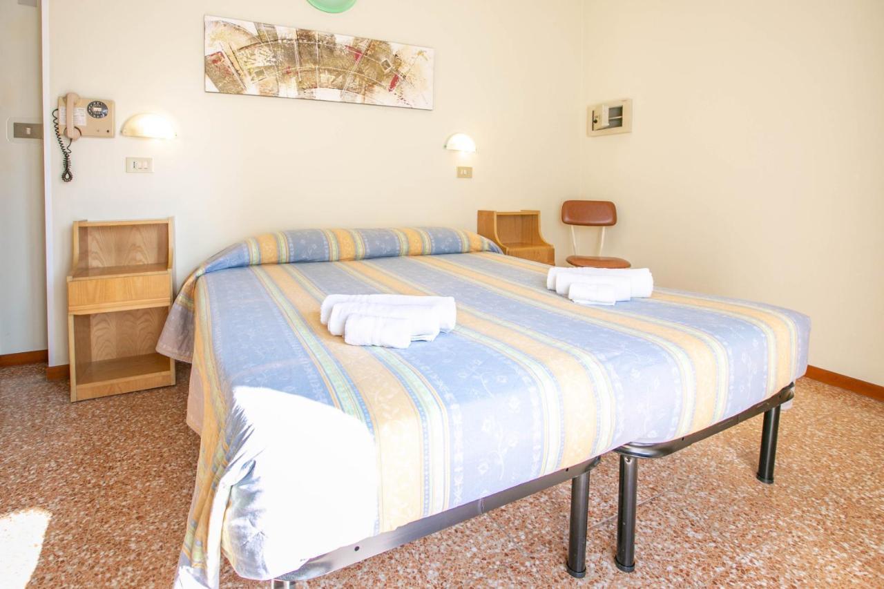 Hotel Ischia Rimini Buitenkant foto