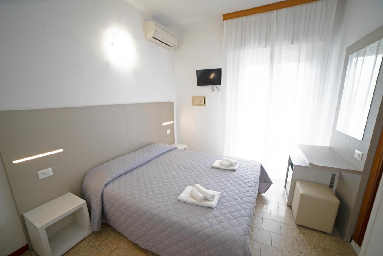 Hotel Ischia Rimini Buitenkant foto