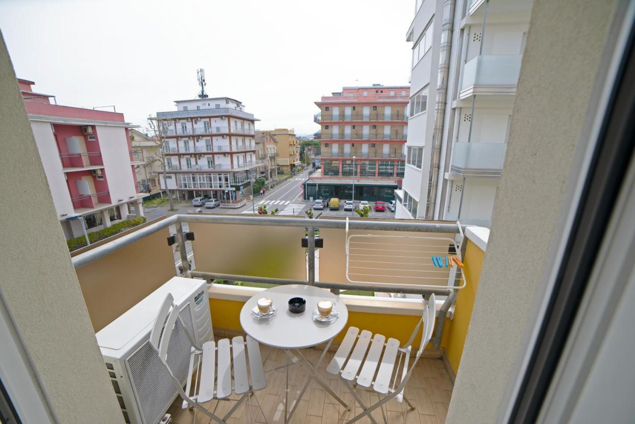 Hotel Ischia Rimini Buitenkant foto