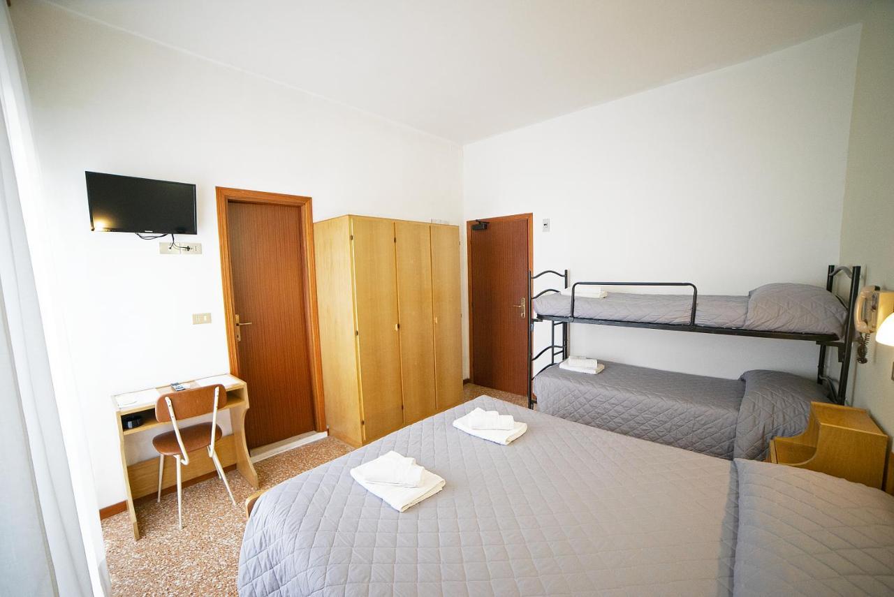 Hotel Ischia Rimini Buitenkant foto