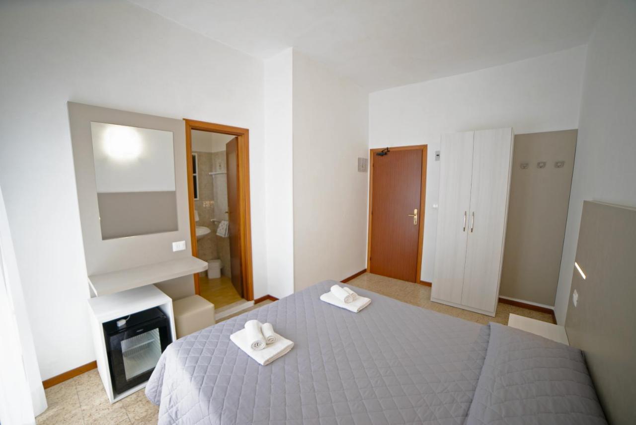Hotel Ischia Rimini Buitenkant foto