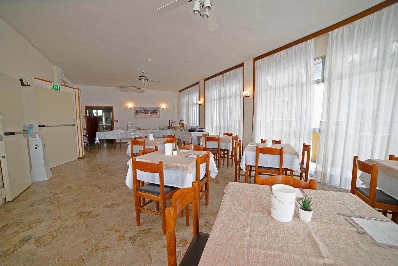 Hotel Ischia Rimini Buitenkant foto
